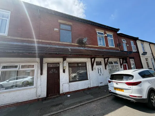 Victoria Street, Radcliffe, Manchester, M26 3AZ, photo 1