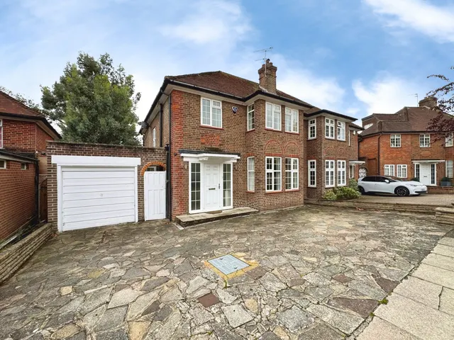 Fairview Way, Edgware, HA8, photo 1