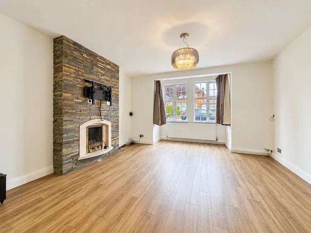 Fairview Way, Edgware, HA8, photo 2
