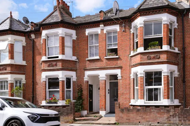 Mafeking Avenue, Brentford, TW8, photo 1