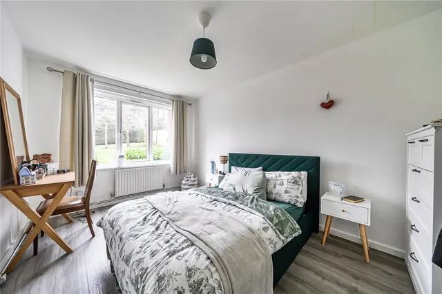 Photo 3 — Foxgrove Road, Beckenham, BR3
