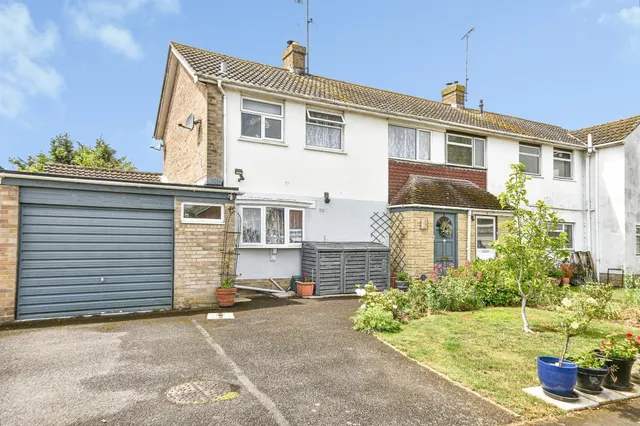 Photo 2 — Cowleaze Close, Shrivenham, Swindon