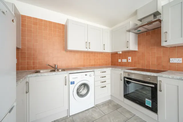 Photo 3 — 6 Luton Road, London