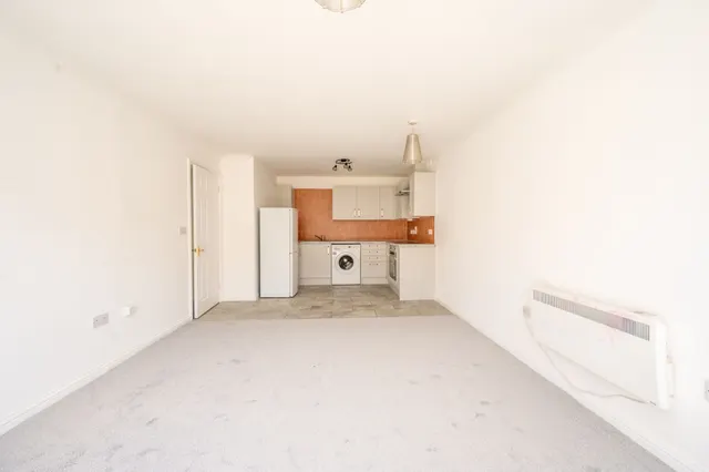 Photo 2 — 6 Luton Road, London