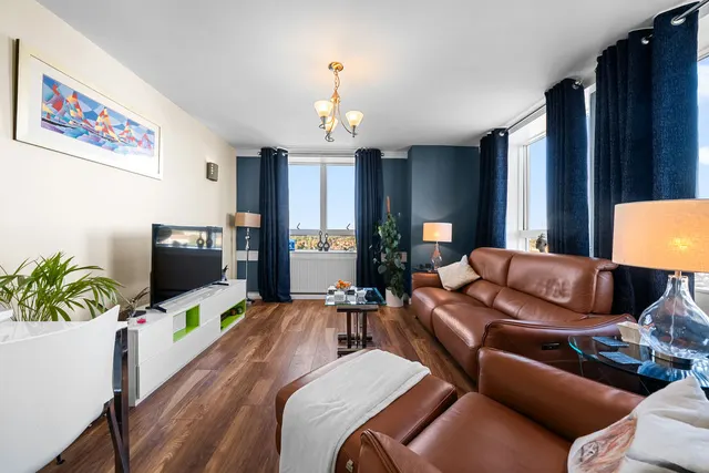 Photo 2 — Wellington Close, Walton-On-Thames KT12 1BB