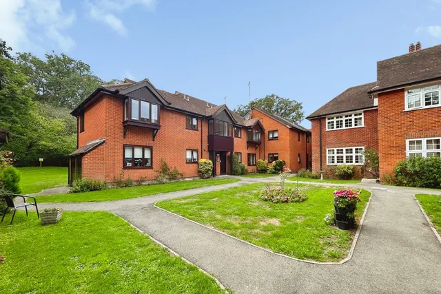 Berry Court, Hook, Hampshire, RG27 9JZ, photo 1