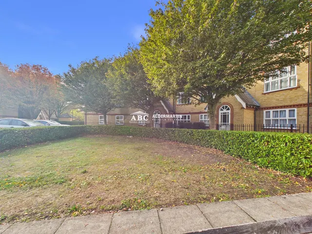 Chamberlayne Avenue, Wembley, photo 1
