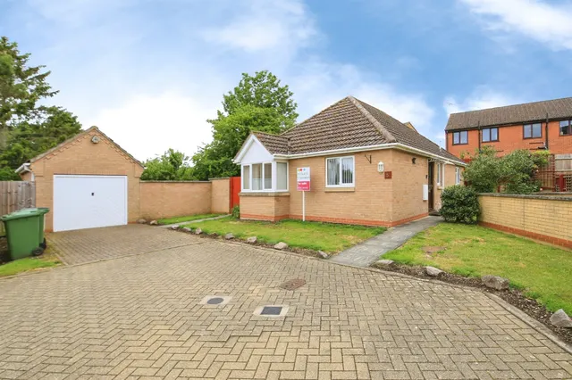 Rosewood Close, Yaxley, PETERBOROUGH, photo 1