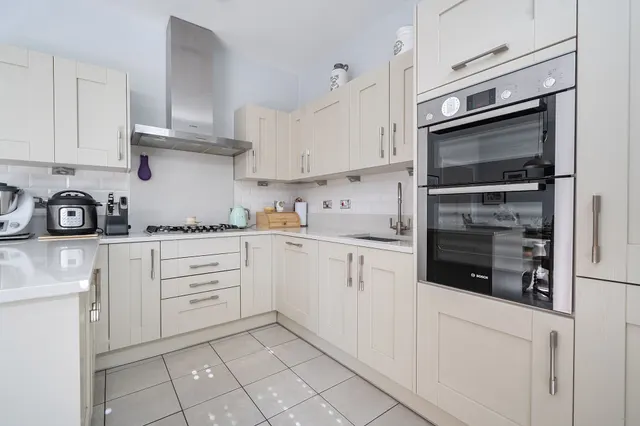 Sir Geoffrey Todd Walk, Kings Drive, GU29, photo 2