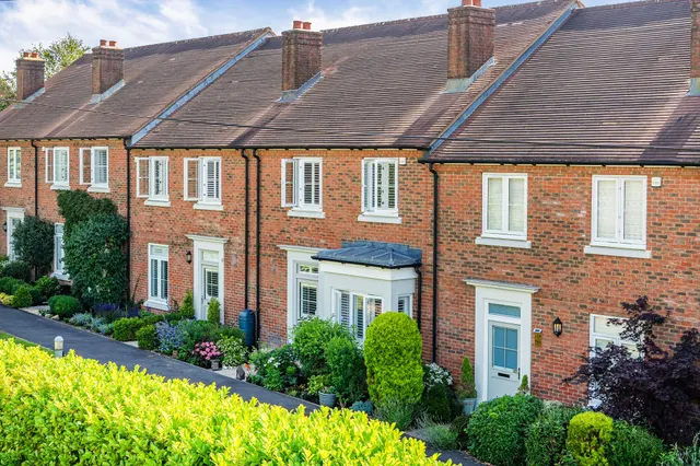 Sir Geoffrey Todd Walk, Kings Drive, GU29, photo 1