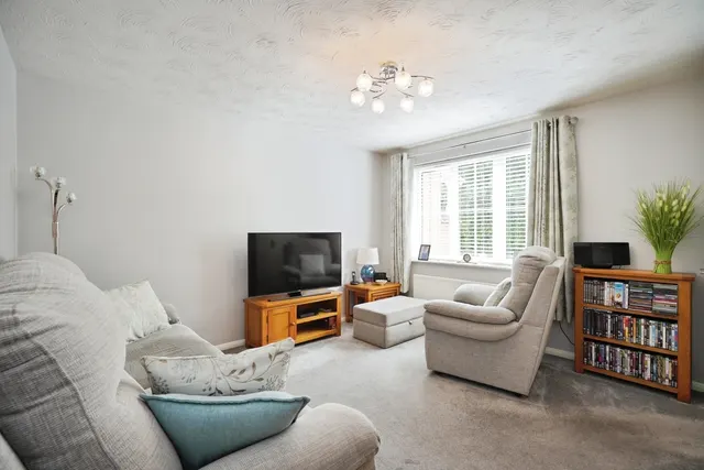 Hampton Close, Coalville, LE67, photo 3