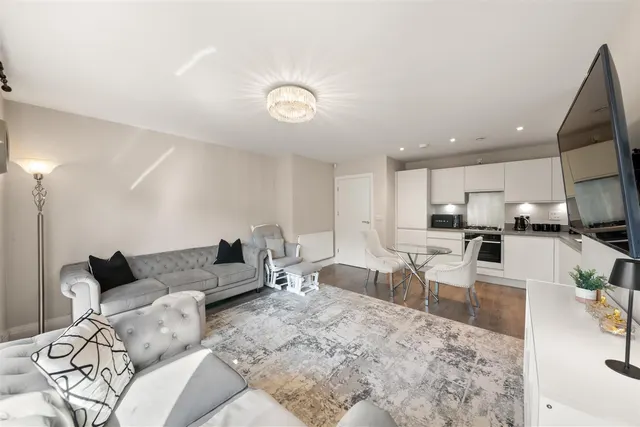 Sutton Court Road, Uxbridge, photo 1