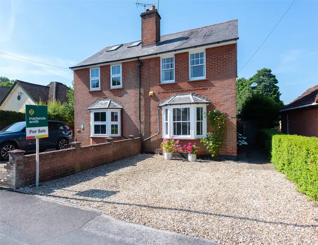 Kings Road, Fleet, Hampshire, GU51 3DU, photo 1