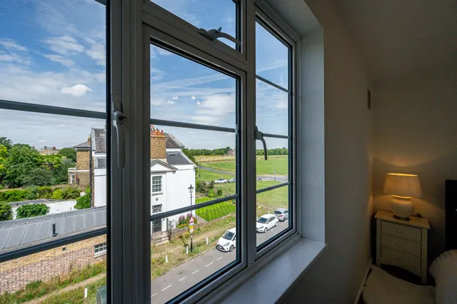 Photo 3 — 7 Dartmouth Court, Dartmouth Grove, London