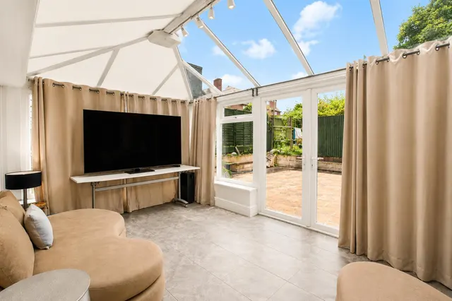 Clifford Avenue, London, SW14, photo 2