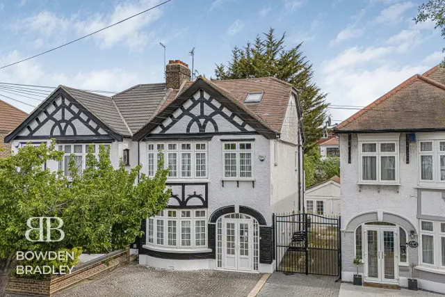 Abbotswood Gardens, Clayhall, IG5, photo 1