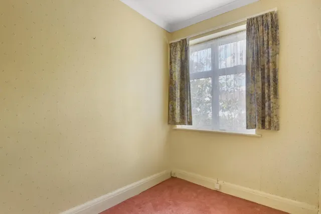 Russell Road, Buckhurst Hill, IG9 5QB, photo 1