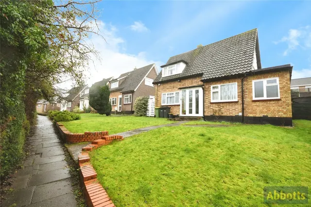 Photo 2 — Crown Hill, Rayleigh, Essex, SS6