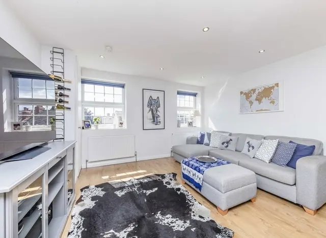 Photo 2 — Semley Road, Streatham, SW16