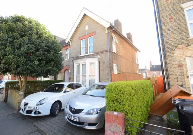 Photo 2 — Woburn Road, Bedford
