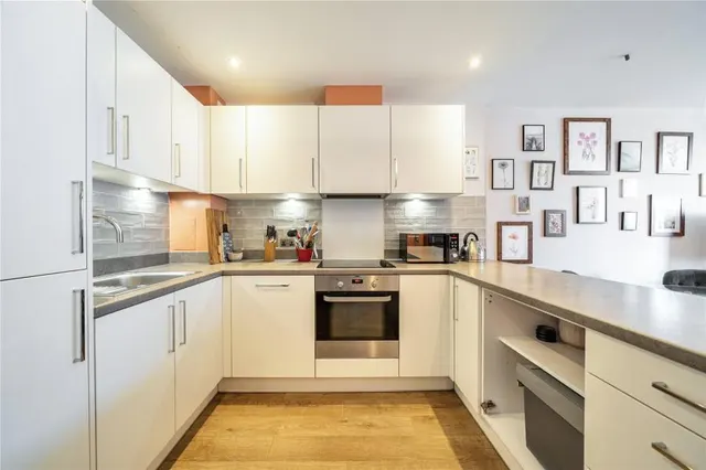 Cambridge Road, Barking, IG11, photo 2