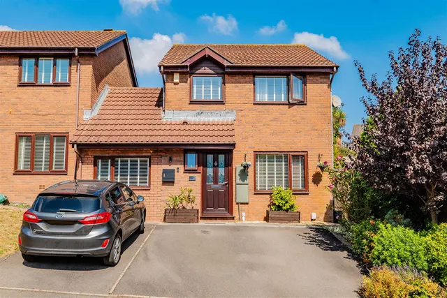 Priory Gardens, Barry, CF63 1FH, photo 1