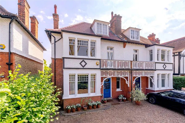 Park Road, Hampton Hill, TW12 1HG, photo 1