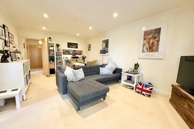 Stockwood Court, BH2, photo 2