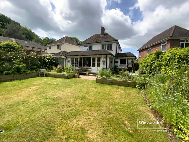 Photo 3 — Shelley Close, Highcliffe, Dorset, BH23