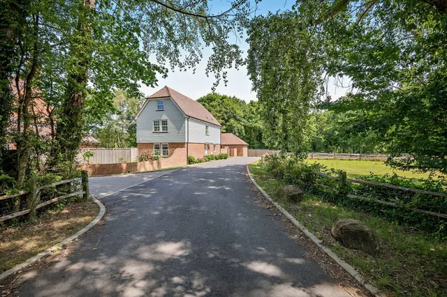Cross in Hand, Heathfield, East Sussex, TN21 0LS, photo 1