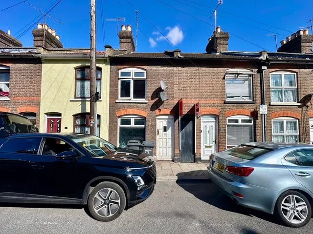 Russell Street, Luton LU1 5EB, photo 1