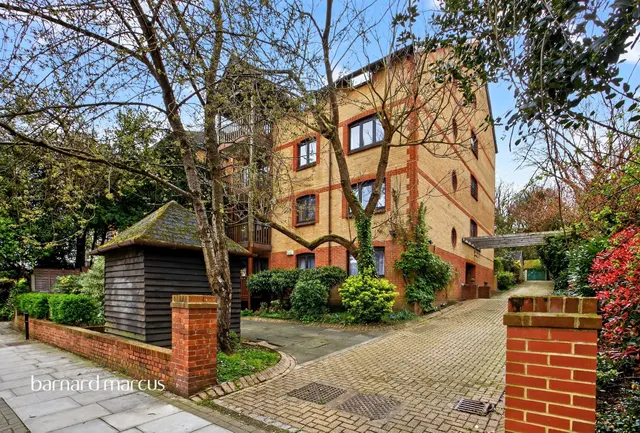 Photo 2 — Avenue Road, London