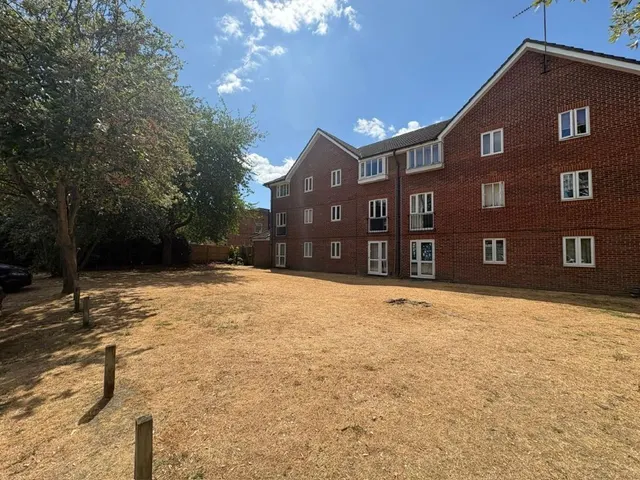 Photo 3 — Shirley Road, Southampton