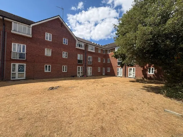 Photo 2 — Shirley Road, Southampton