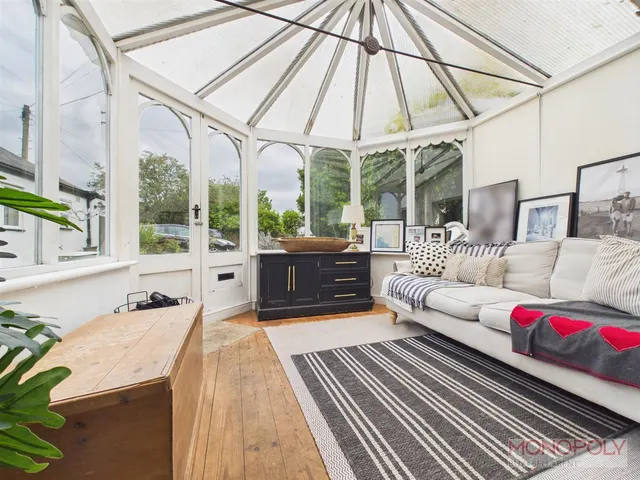 Narrow Lane, Gresford, LL12, photo 3