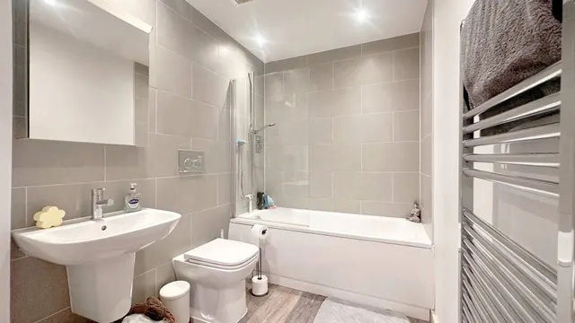Woodview, Stockport, photo 3