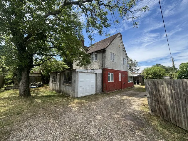Franklin Avenue, Tadley, RG26, photo 1