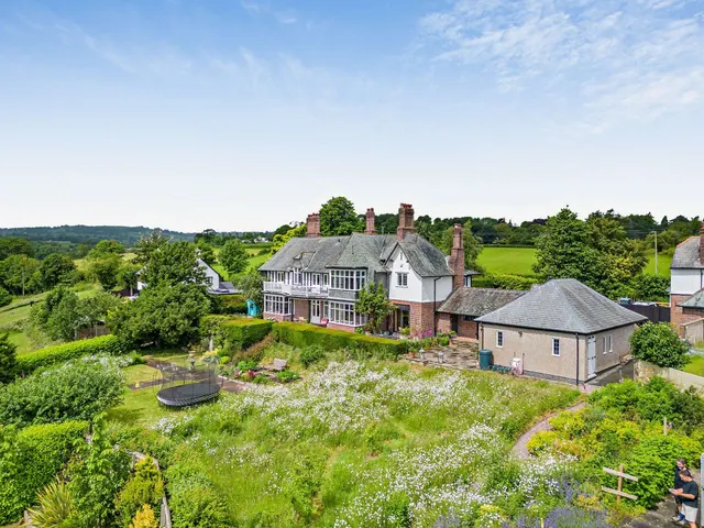 Croeswylan Lane, Oswestry, SY10, photo 1