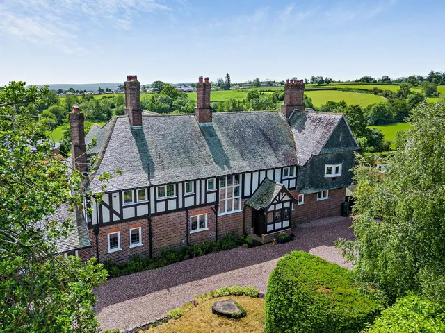 Croeswylan Lane, Oswestry, SY10, photo 2