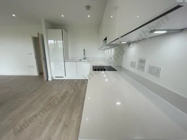 Photo 3 — Moorhen Drive, London
