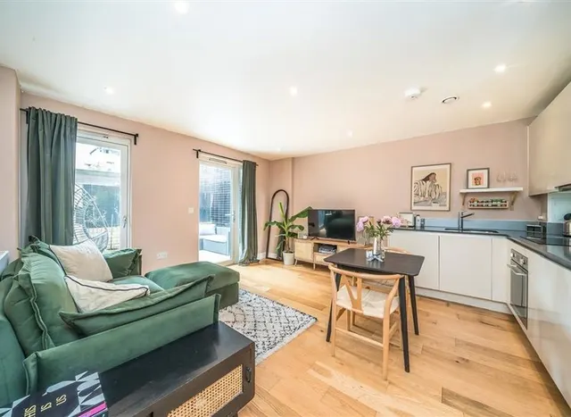 Photo 2 — Bradley Road, Clapham, SW4