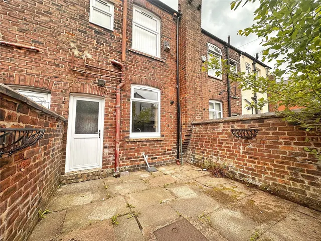 Amy Street, Middleton, M24, photo 2