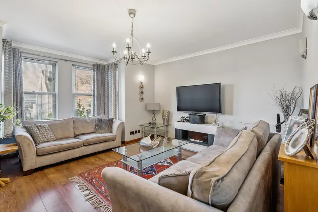 Northwood, HA6, photo 2