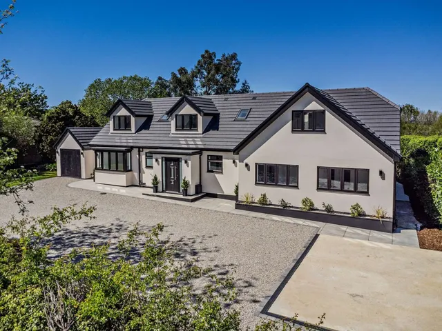 5 bedroom house — Dean Street, East Farleigh, Maidstone, Kent, ME15 0PU