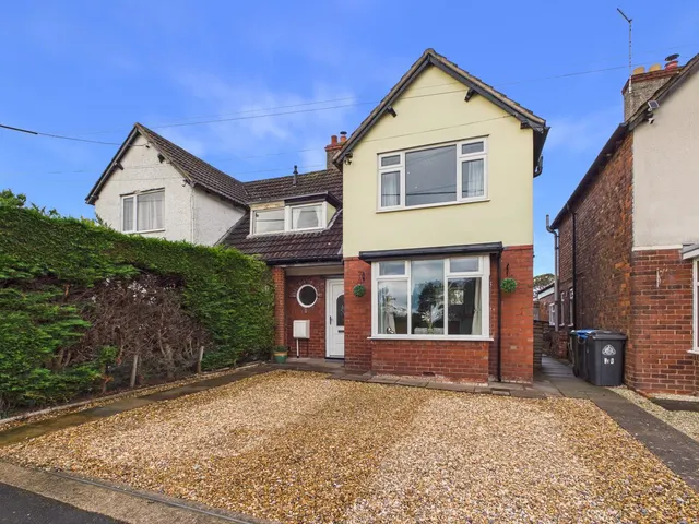 Black Park Road, Whitchurch, photo 1