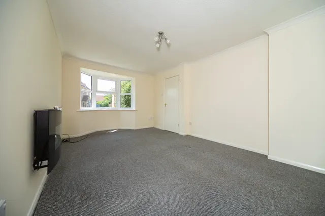 Photo 3 — Acacia Close, Leicester Forest East, Leicester, Leicester, LE3 3PX