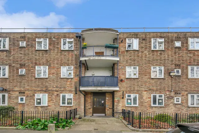 19 Beecholme Estate, Prout Road, London, E5 9NR, photo 1