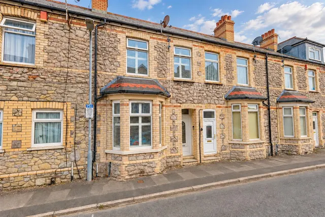 Courtenay Road, Barry, CF63 3QG, photo 1