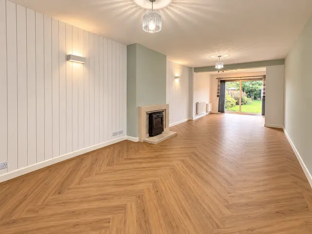 Lynwood Grove, Sale, M33, photo 2