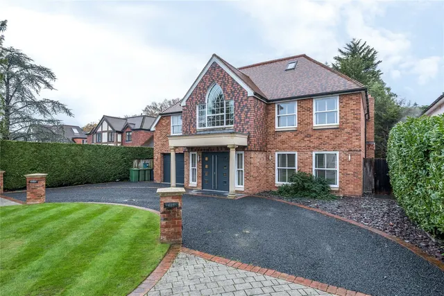 Photo 3 — Wood Way, Farnborough Park, BR6